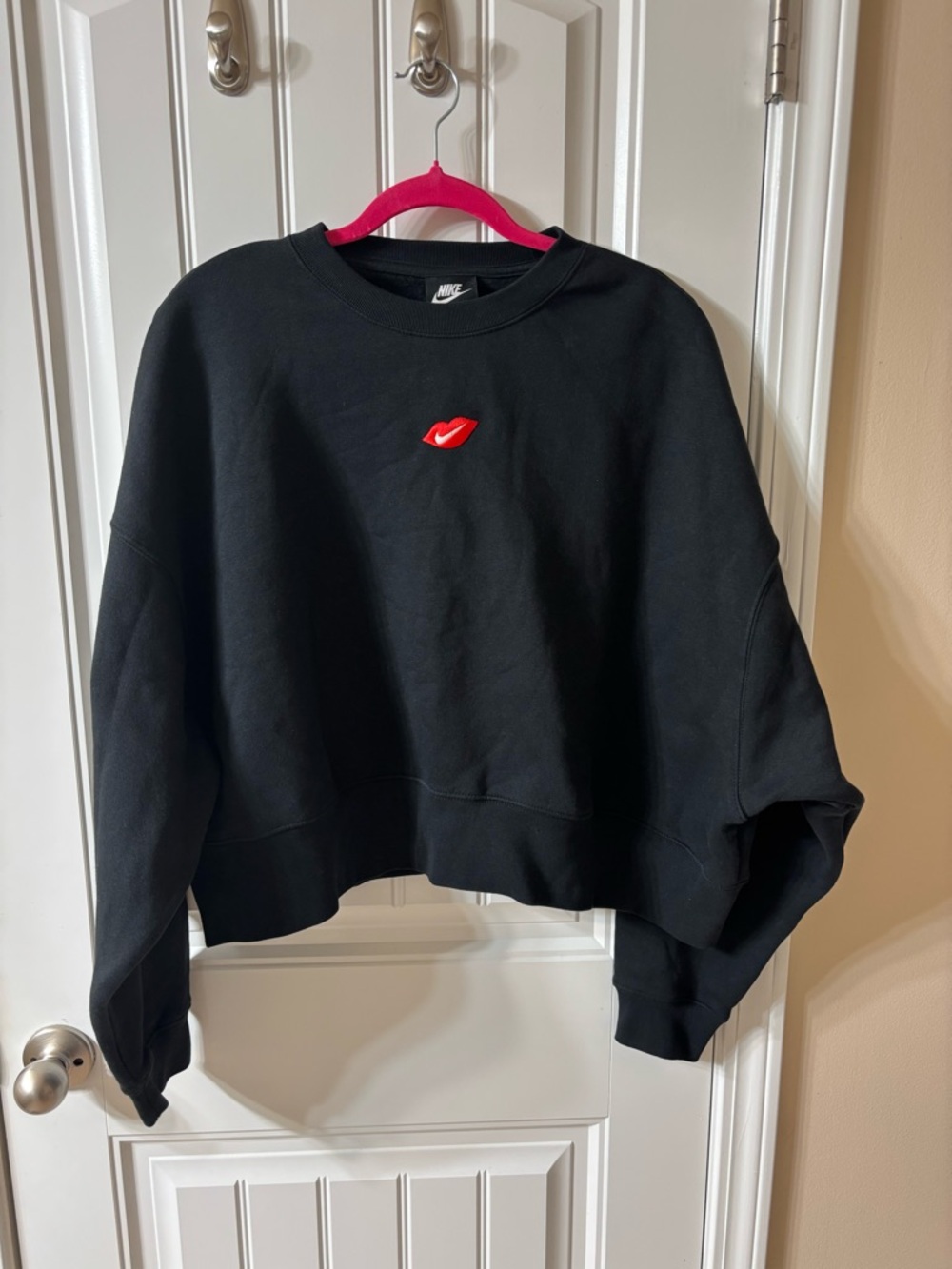 Nike Women’s Black Crewneck Sweatshirt